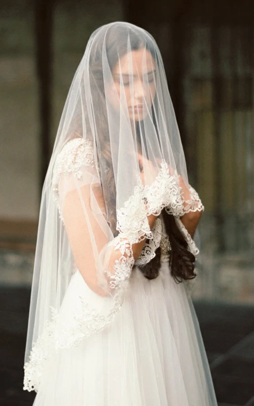 Voile en tulle souple orné d'appliqués de dentelle Schiffli style occidental