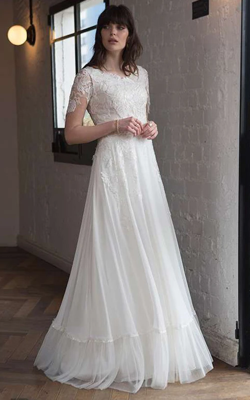 Vestido de novia moderno de encaje, corte en A, largo hasta el suelo, manga corta, con apliques.