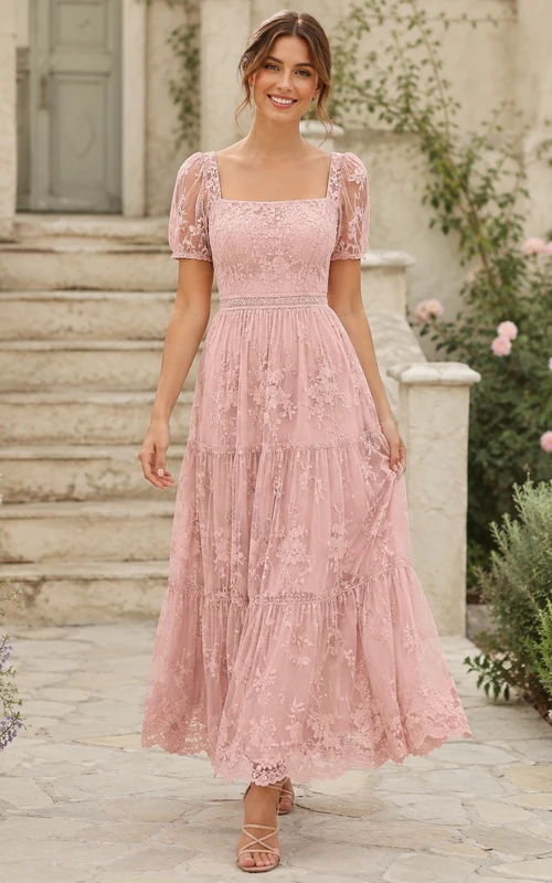 Robe de mariée rose poudré à col carré, manches bouffantes et dentelle florale à volants, longueur thé