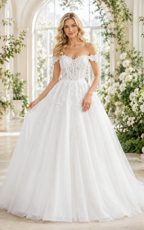 Robe de bal blanche en tulle à épaules dénudées et décolleté en cœur, style romantique champêtre