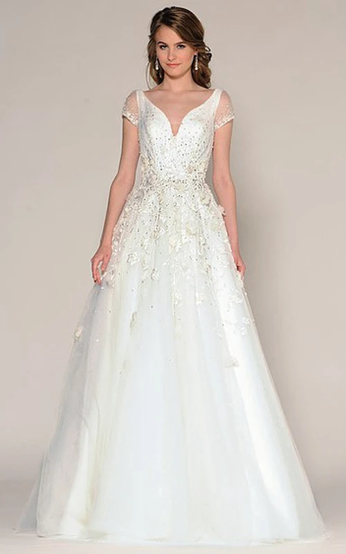 A-Linien-Brautkleid aus Tüll mit kurzen Ärmeln, Perlenbesatz, bodenlang, V-Ausschnitt, Stickerei und Blumenapplikationen