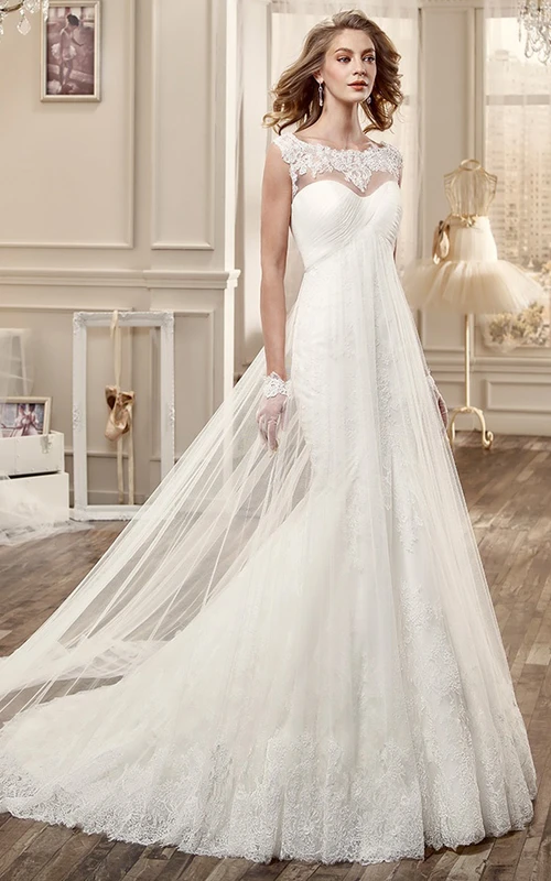 Robe de mariée longue à manches courtes, corsage plissé et taille en V inversé