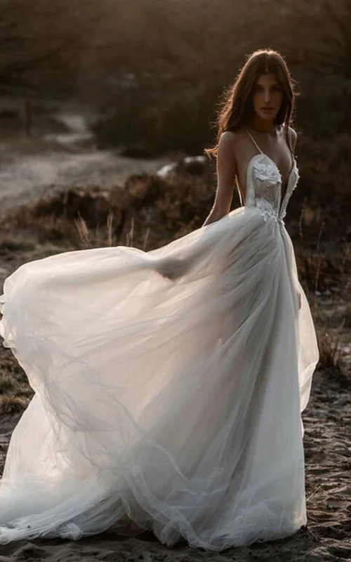 Sexy Spaghetti-Kleid im Empire-Stil mit fließendem Rock, Boho-Stil, Tüllapplikationen und Strandhochzeitskleid