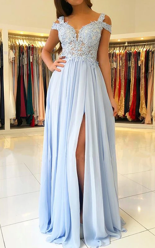 Robe de soirée élégante en mousseline de soie et dentelle, coupe trapèze, manches courtes et plis, longueur au sol