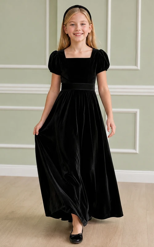 Bezauberndes schwarzes, bodenlanges A-Linien-Kleid aus Samt mit Puffärmeln – ein schlichtes Blumenmädchenkleid