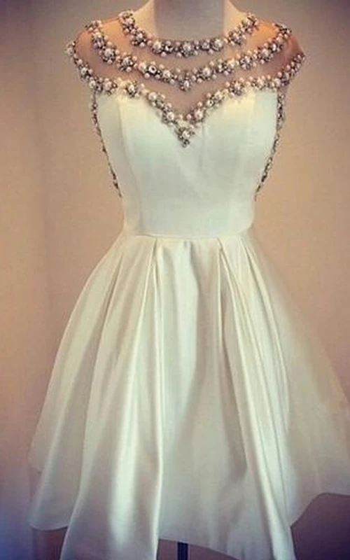 Wunderschönes kurzes, weißes Perlen-Abendkleid mit Flügelärmeln im Vintage-Stil für den Homecoming-Ball