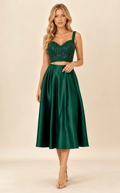 Smaragdgrünes zweiteiliges Homecoming-Set mit perlenbesetztem Crop-Top, trägerlosem Ausschnitt, mittellangem Satinrock und A-Linien-Schnitt