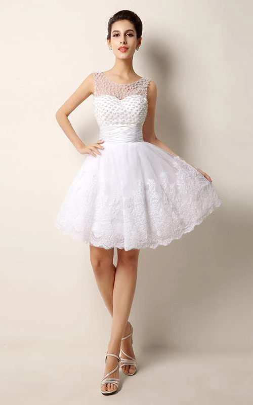 Robe courte en dentelle froncée à col rond sans bretelles