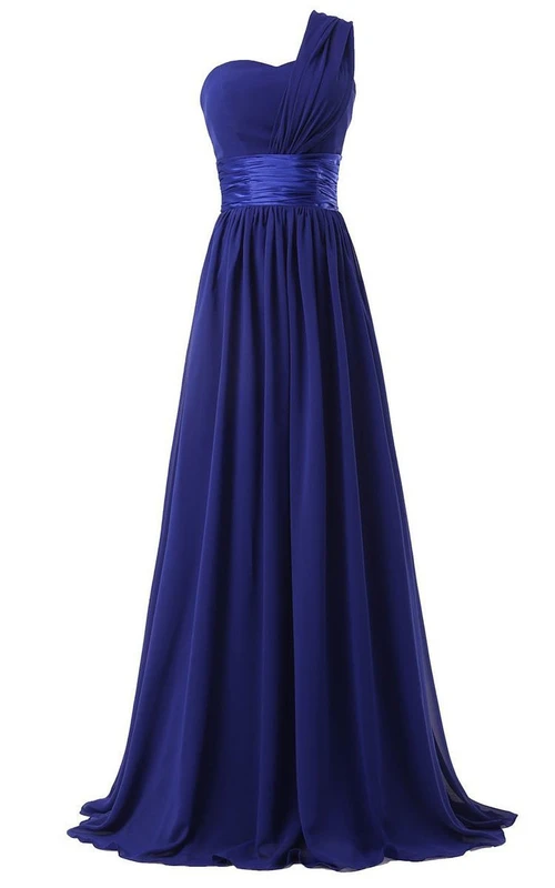 Langes, plissiertes Chiffonkleid mit einem Träger und Satinschärpe