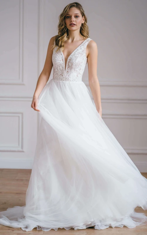 Vestido de novia moderno de corte A, largo hasta el suelo, sin mangas y con espalda descubierta, de encaje.