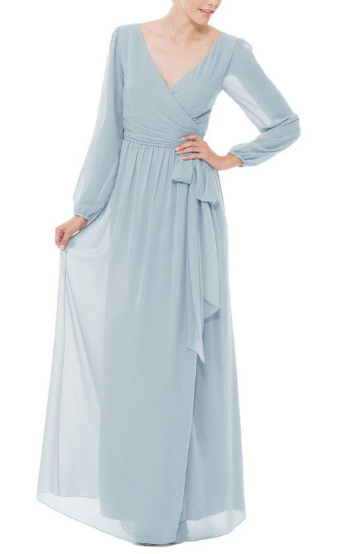 Robe longue en mousseline à manches longues et col en V avec nœud