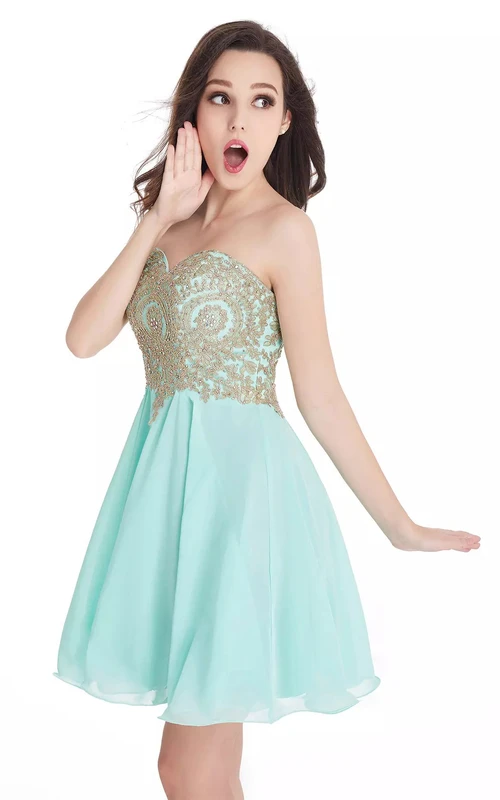 Ärmelloses Mini-Kleid in A-Linie aus Chiffon mit Spitze, herzförmigem Ausschnitt, offenem Rücken und Reißverschluss, kurzes Homecoming-Kleid