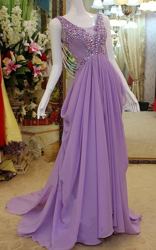 Glamouröses Chiffon-Abendkleid mit Perlenstickerei, Trägern, Schleife und Schleppe