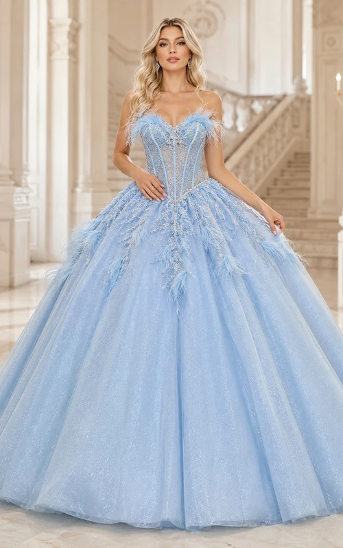 Vestido de quinceañera de princesa de lujo azul cielo sin tirantes con escote corazón, corsé de plumas y tul