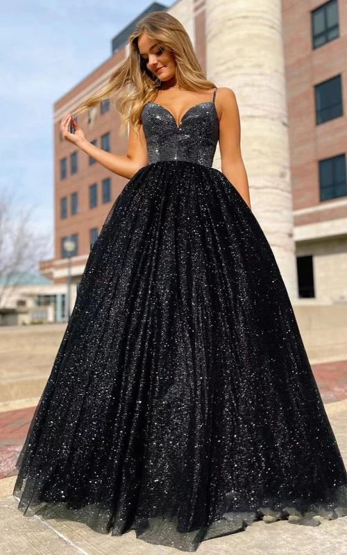 Robe de bal sexy à sequins, longue sans manches et dos nu.