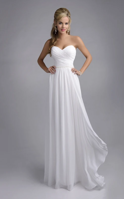 Vestido de novia de gasa con escote corazón cruzado, fruncido y pliegues.