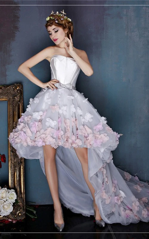 Robe asymétrique sans manches à dos nu ornée d'appliqués floraux 3D et d'un nœud délicat