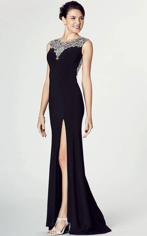 Robe de bal longue sans manches en jersey ornée de perles et à col en V