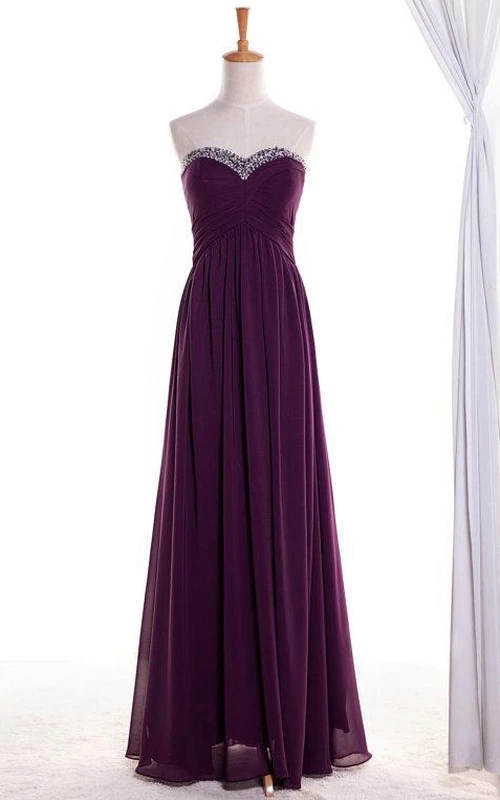 Vestido largo de gasa con escote corazón y detalles de cuentas, corte en A