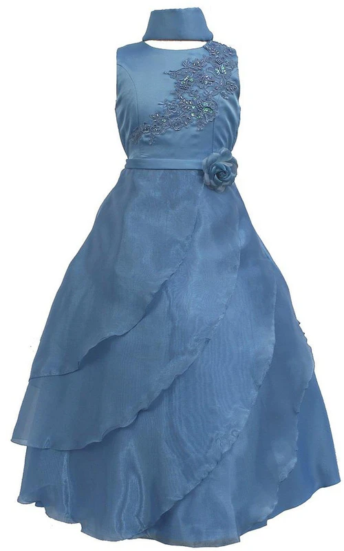 Robe trapèze à col montant et à volants avec appliques