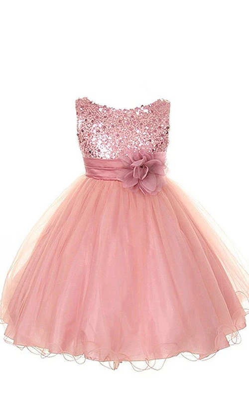 Robe trapèze sans manches à encolure ronde et sequins, ornée de fleurs