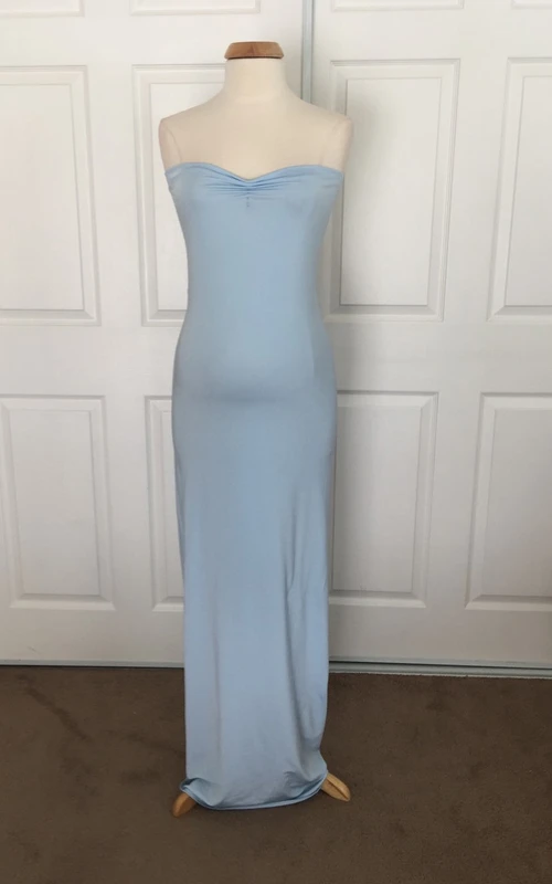 Vestido tubo sin mangas con escote corazón de jersey