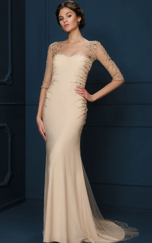 Vestido de noche de tul y jersey con escote redondo largo y mangas largas, adornado con cuentas.