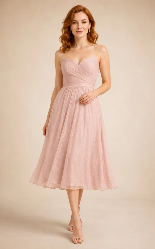 Robe de cocktail bustier en tulle rose poudré, longueur thé, coupe trapèze, avec corsage froncé en forme de cœur