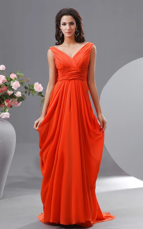Robe longue empire unique en mousseline à col en V et dos drapé en V