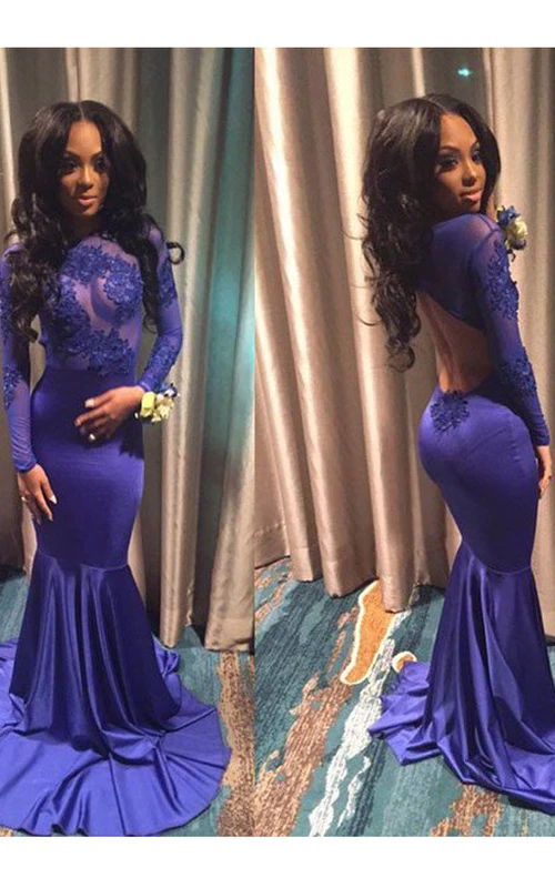 Vestido de sirena con escote alto, cuello alto, manga larga y espalda descubierta con abertura en forma de ojo de cerradura, de satén y encaje.