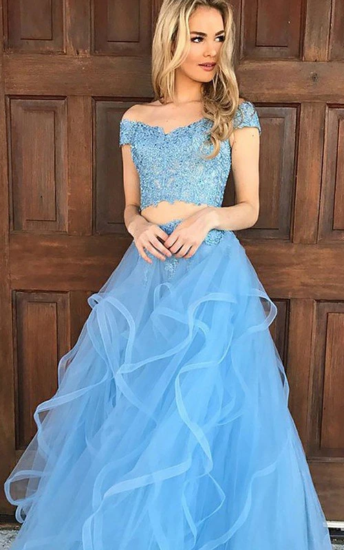 Bezauberndes, bodenlanges, zweiteiliges, ärmelloses Abendkleid aus Tüll mit Applikationen