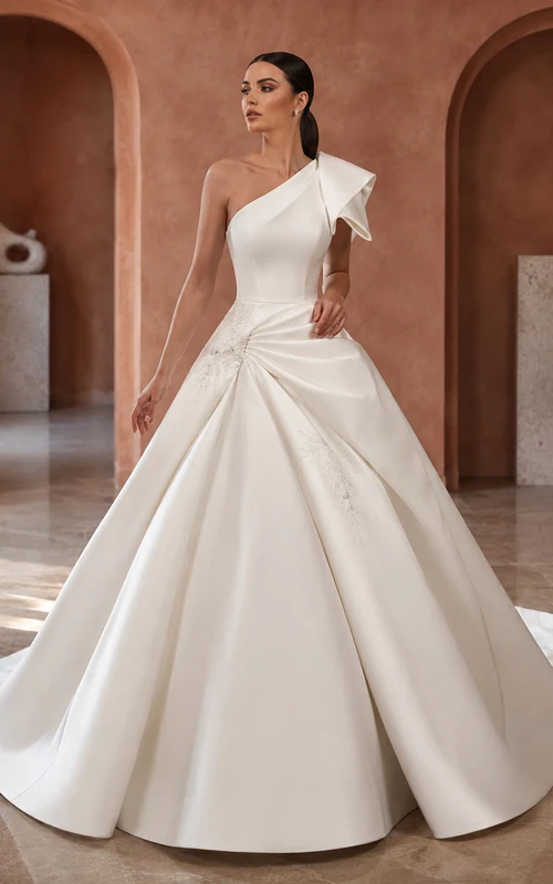 Robe de bal asymétrique en satin plissée avec traîne courte