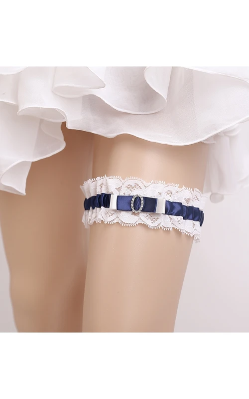 Originales, handgefertigtes Brautstrumpfband aus blauem Satin mit Perlen und weißer Spitze (16-23 Zoll)
