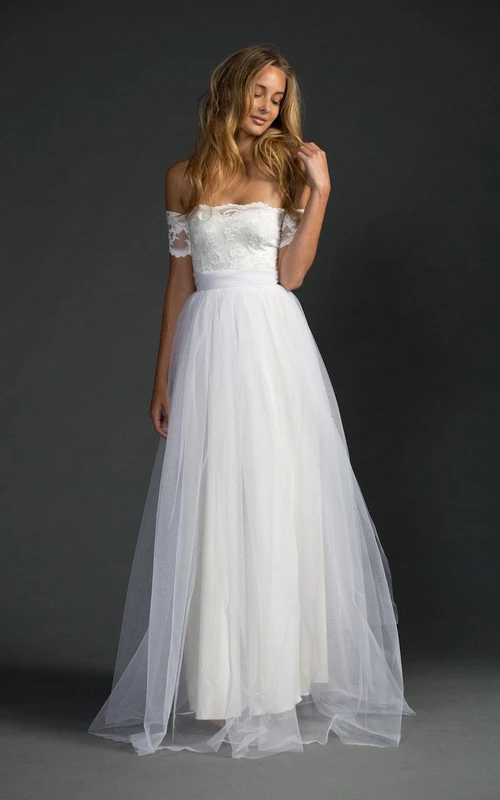 Schulterfreies A-Linien-Tüllkleid mit Spitzenoberteil