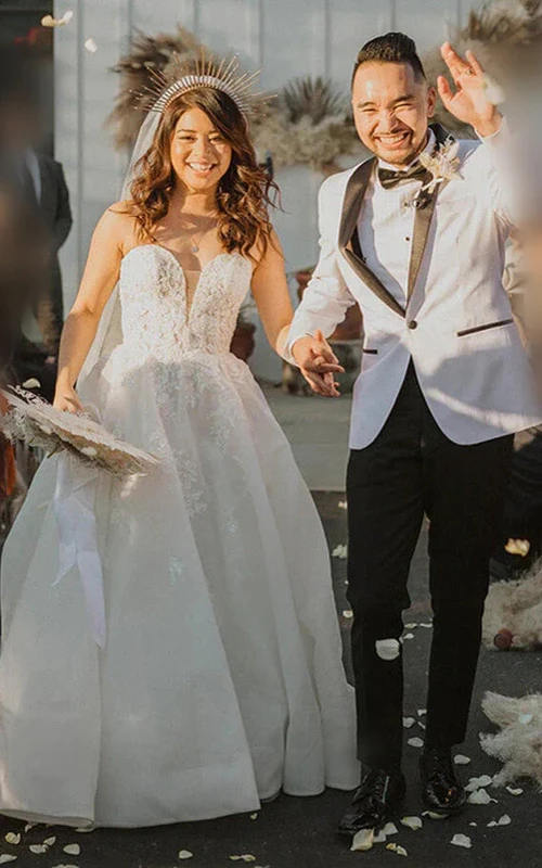 Elegantes, herzförmiges A-Linien-Ballkleid mit Applikationen