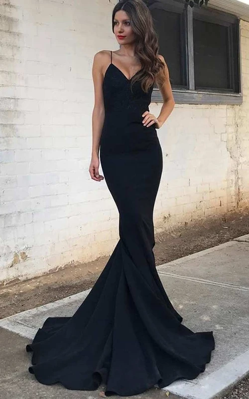Robe longue sirène en satin à bretelles spaghetti et décolleté en V