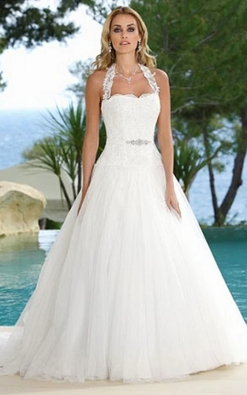 Ärmelloses, bodenlanges A-Linien-Brautkleid aus Tüll mit Neckholder, Applikationen und kleiner Schleppe
