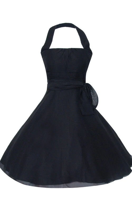 Neckholder-Kleid in A-Linie mit Gürtel und Tüllrock