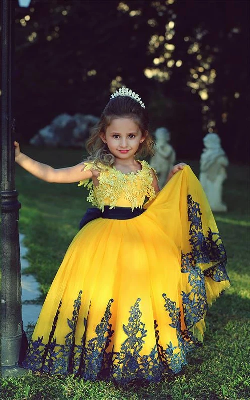 Ravissantes robes de demoiselle d'honneur jaunes à appliqués, robes de concours longues