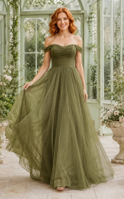 Vestido de noche largo hasta el suelo, estructurado, de tul verde oscuro, hombros descubiertos y manga corta.