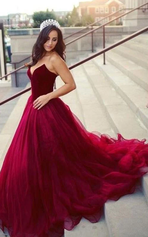 Vestido de noche romántico sin mangas, largo hasta el suelo, con cola de corte y volantes.