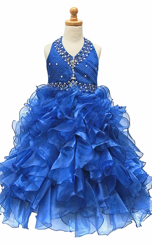 Robe de demoiselle d'honneur mi-longue à volants, en organza naturel orné de perles et de sequins, avec ceinture.
