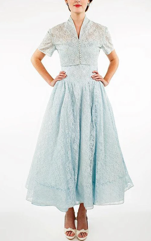 Trägerkleid aus Spitze mit Jacke und Bolero