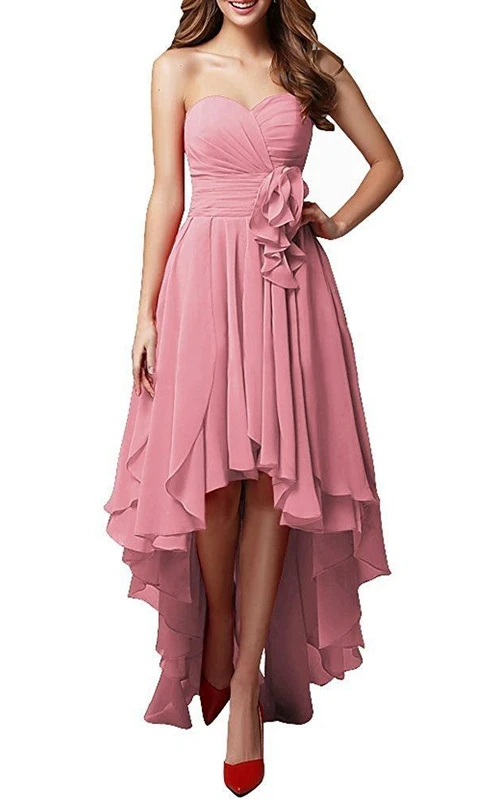 Robe rose argentée à décolleté cœur asymétrique et jupe à volants