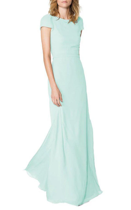 Vestido largo de gasa con espalda descubierta, mangas cortas y abertura lateral.