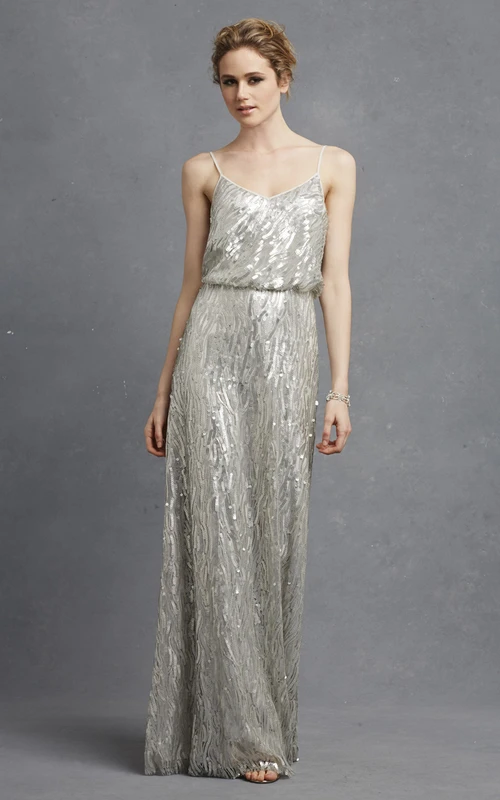 Vestido largo elegante de corte A con lentejuelas y tirantes finos.
