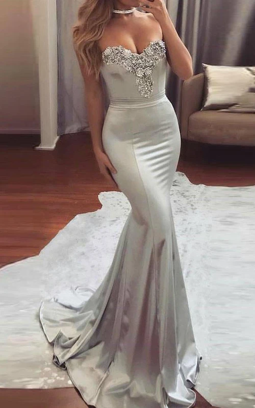 Meerjungfrauen-Trompeten-Satin-Kleid mit herzförmigem Ausschnitt, ärmellos, mit Reißverschluss