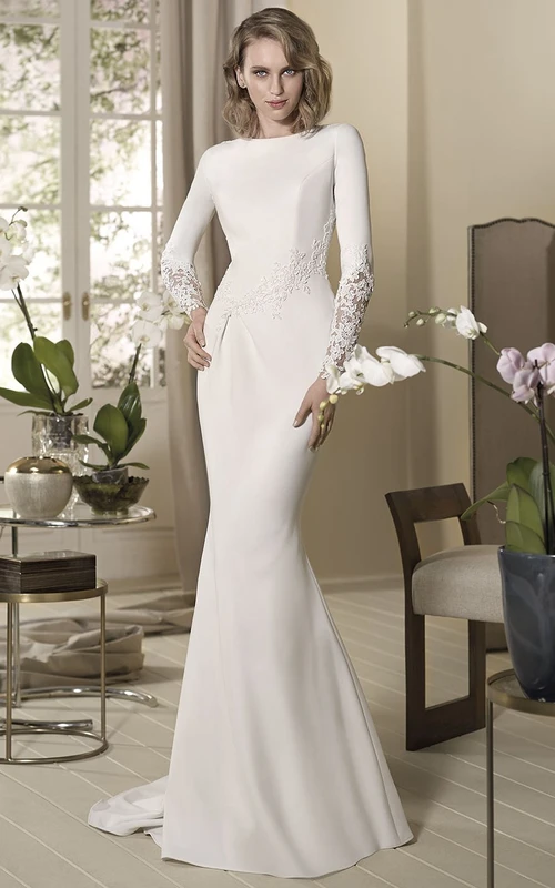 Vestido de novia de jersey largo hasta el suelo, de manga larga y cuello alto con apliques.
