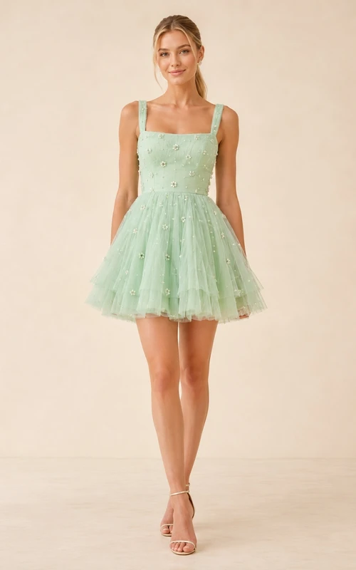 Mintfarbenes Tüll-Minikleid für den Homecoming-Ball mit zarten Perlenblüten und Stufenrock