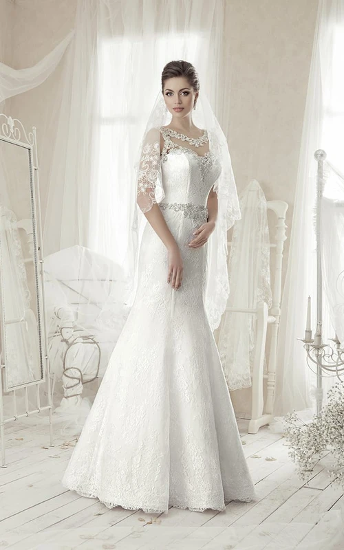 Robe de mariée sirène longue sans manches à col rond et lacets en dentelle ornée de cristaux